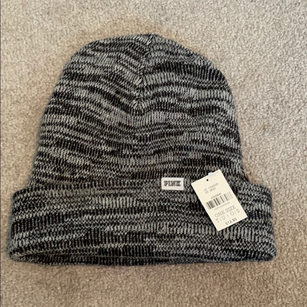 Beanie with tag still on